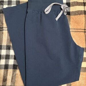 Figs Women’s Dark Harbor High Waisted Livingston Petite Basic Scrub Pant